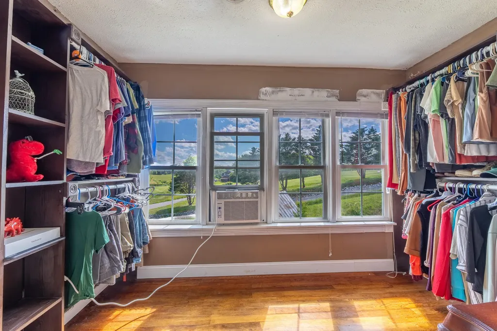 52 Wilson Loop Science Hill KY 42553