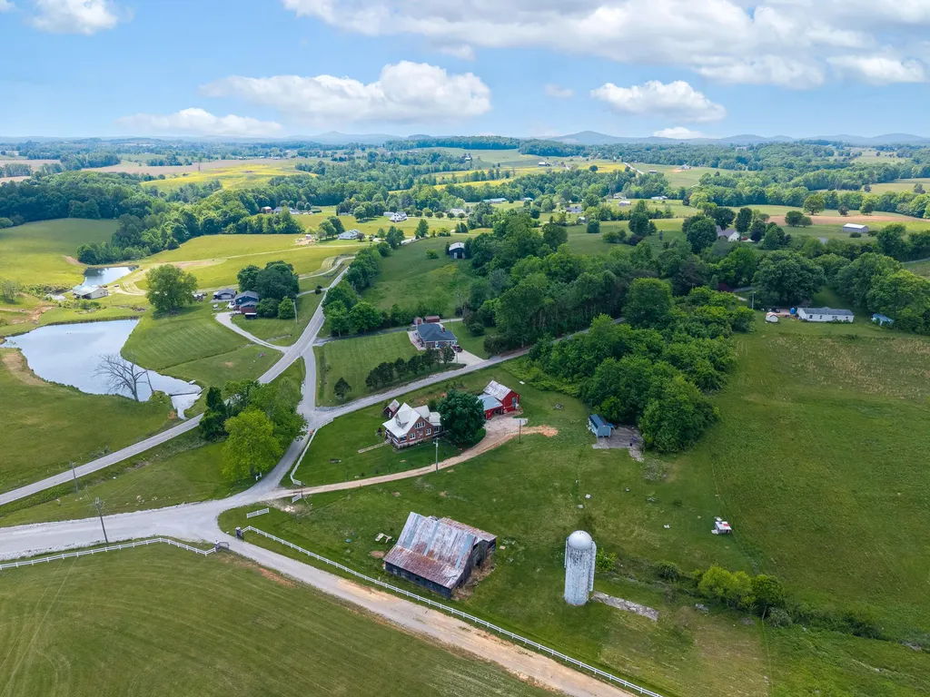 52 Wilson Loop Science Hill KY 42553