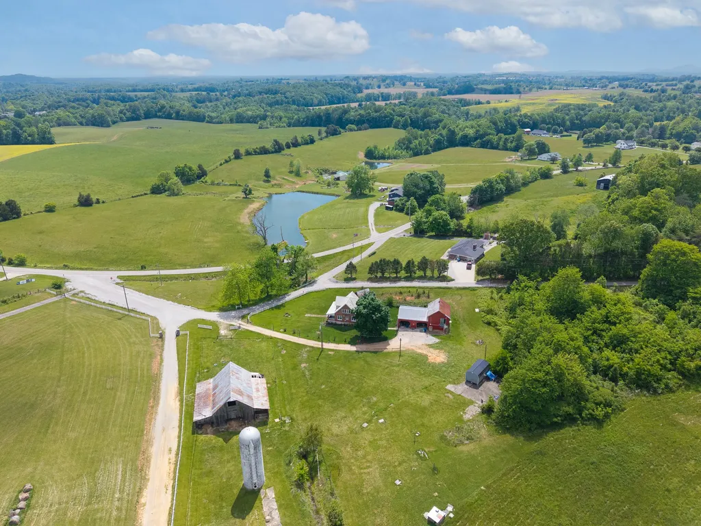 52 Wilson Loop Science Hill KY 42553