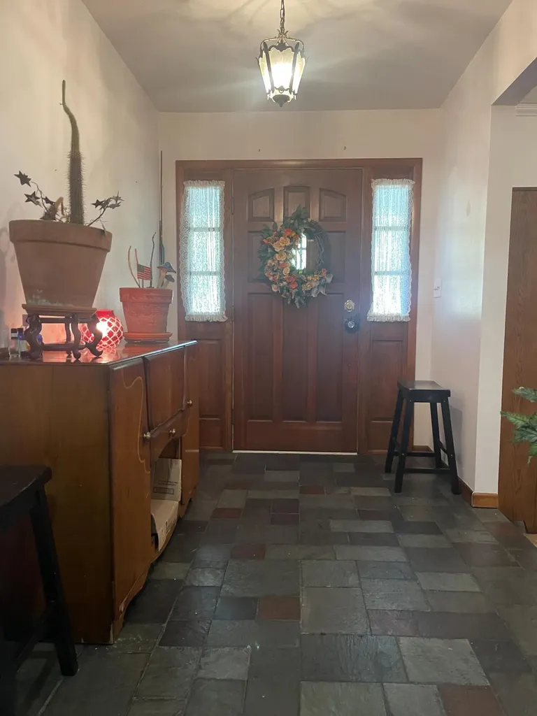 380 Daniels Creek Banner KY 41603