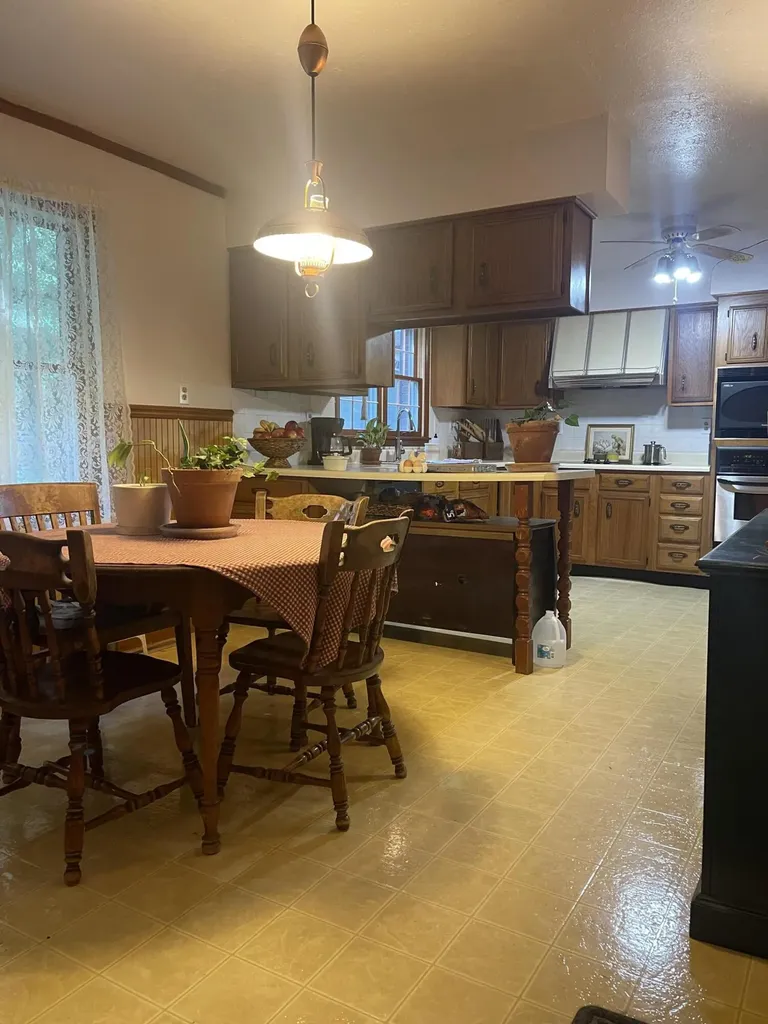380 Daniels Creek Banner KY 41603