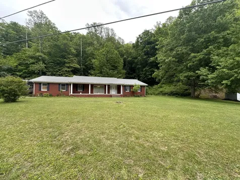 380 Daniels Creek Banner KY 41603