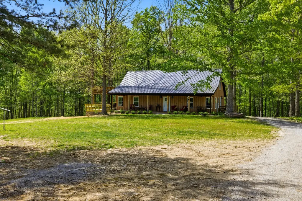 376 Shugars Hill Road Liberty KY 42539