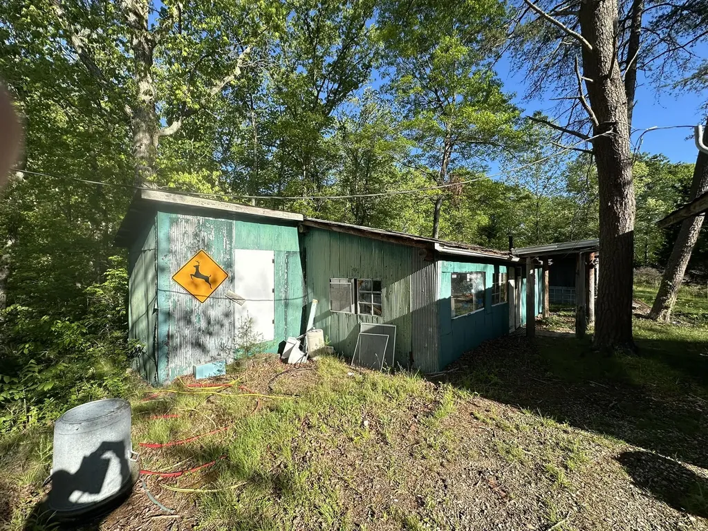 1170 E Doe Creek Road Liberty KY 42539
