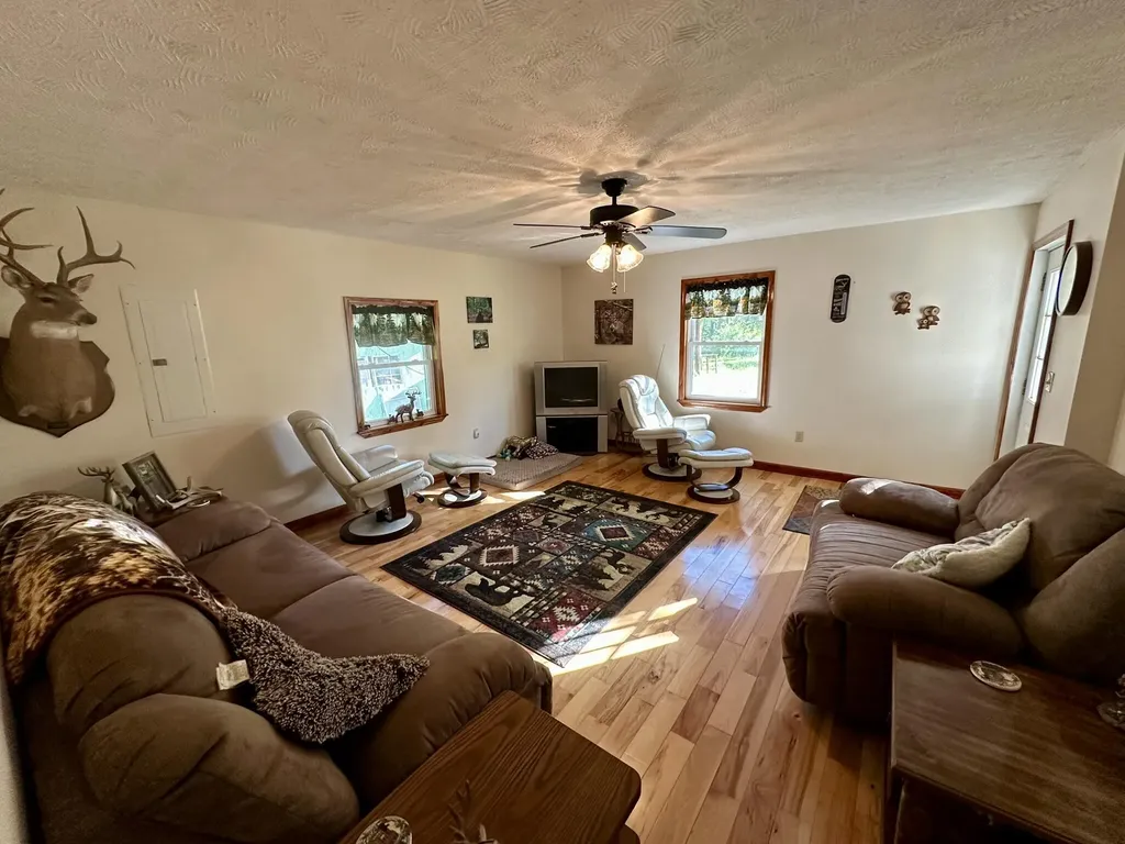 1170 E Doe Creek Road Liberty KY 42539