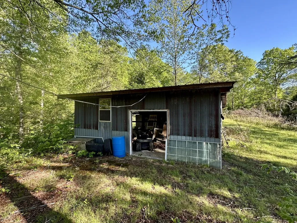 1170 E Doe Creek Road Liberty KY 42539