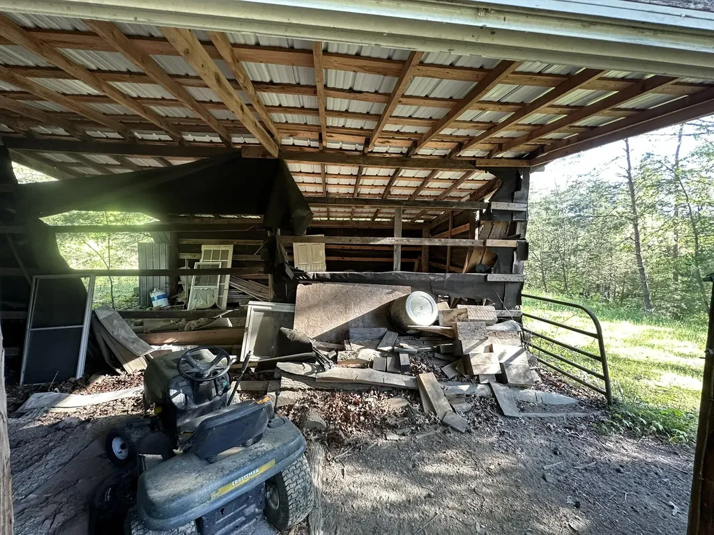 1170 E Doe Creek Road Liberty KY 42539