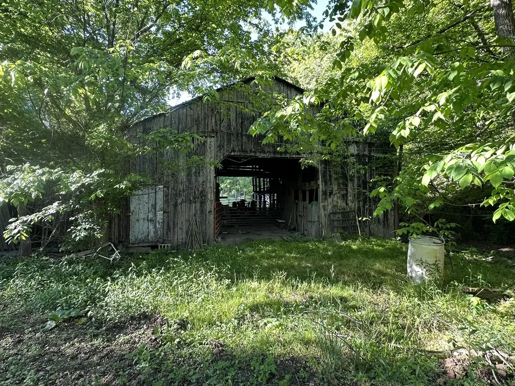 1170 E Doe Creek Road Liberty KY 42539