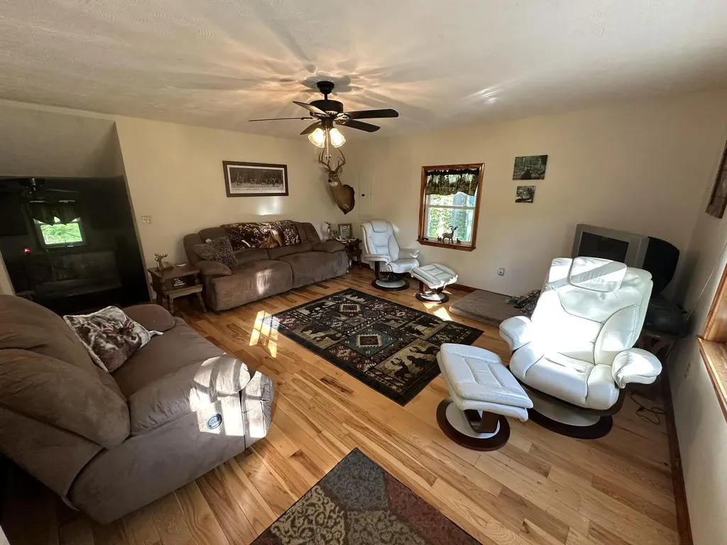 1170 E Doe Creek Road Liberty KY 42539