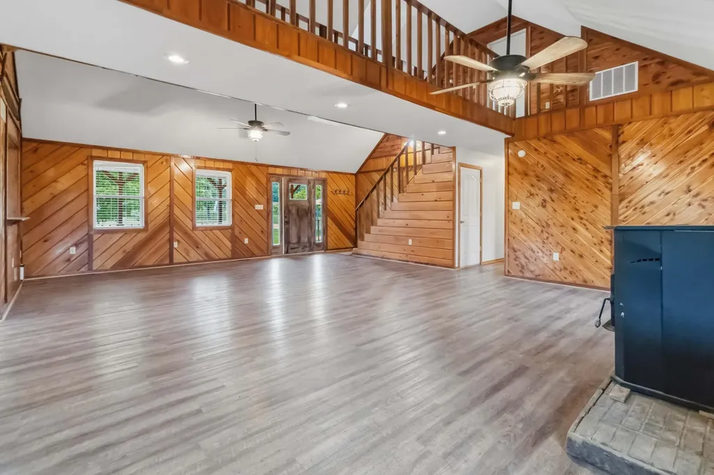 04330 Kentucky 906 Hustonville KY 40437