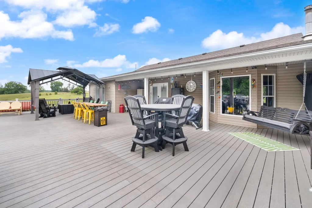 5764 E Kentucky 619 Russell Springs KY 42642
