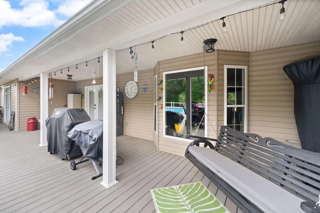 5764 E Kentucky 619 Russell Springs KY 42642