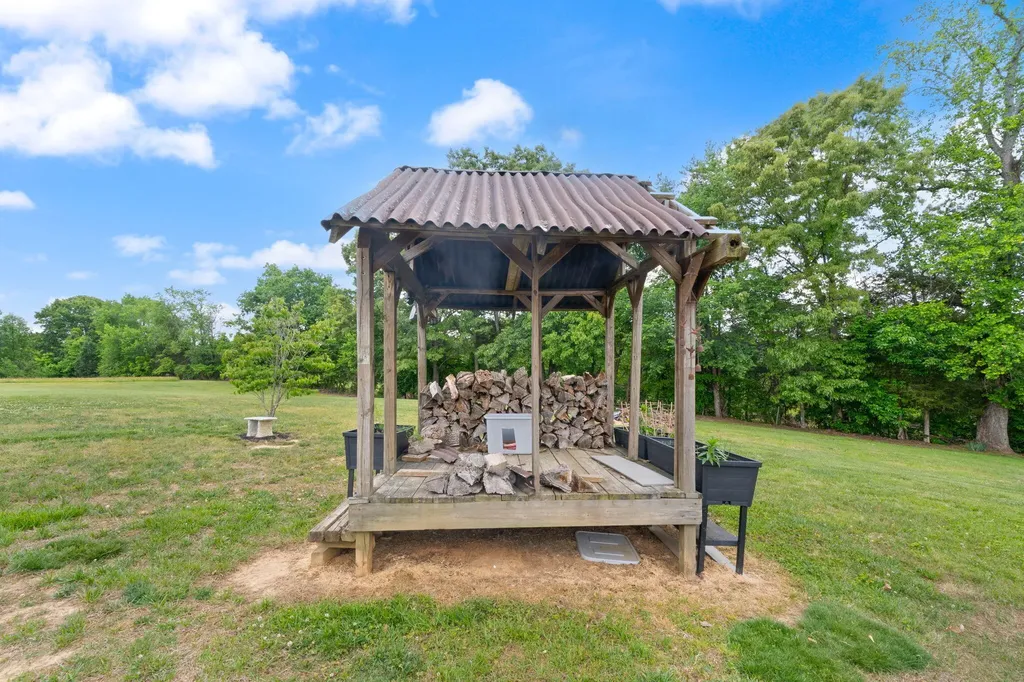5764 E Kentucky 619 Russell Springs KY 42642