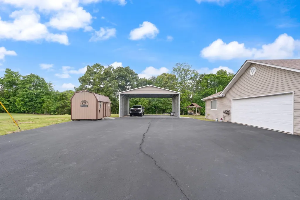 5764 E Kentucky 619 Russell Springs KY 42642