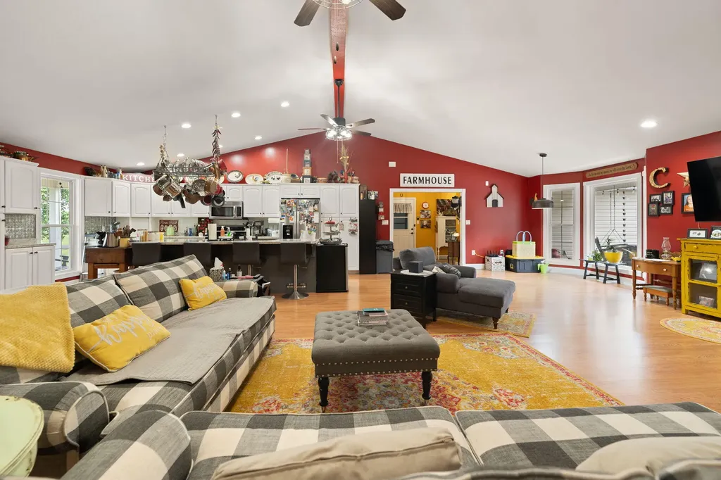 5764 E Kentucky 619 Russell Springs KY 42642