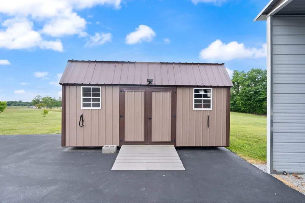 5764 E Kentucky 619 Russell Springs KY 42642