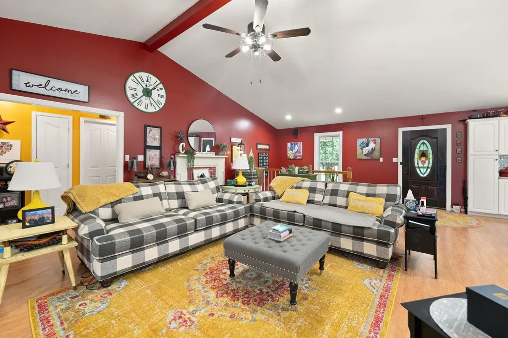 5764 E Kentucky 619 Russell Springs KY 42642