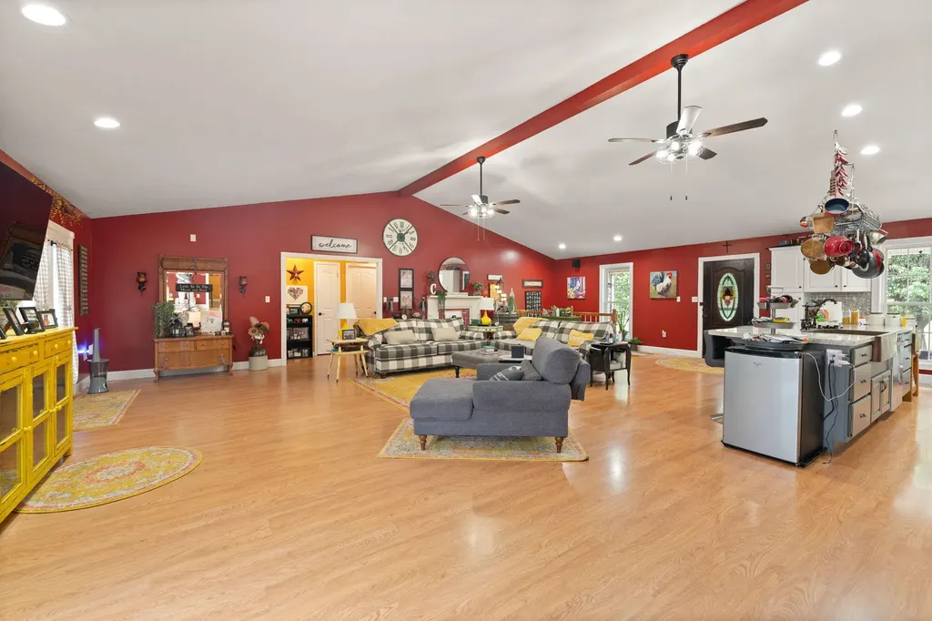 5764 E Kentucky 619 Russell Springs KY 42642