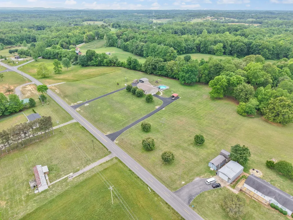 5764 E Kentucky 619 Russell Springs KY 42642