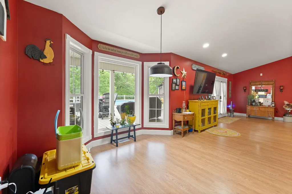 5764 E Kentucky 619 Russell Springs KY 42642