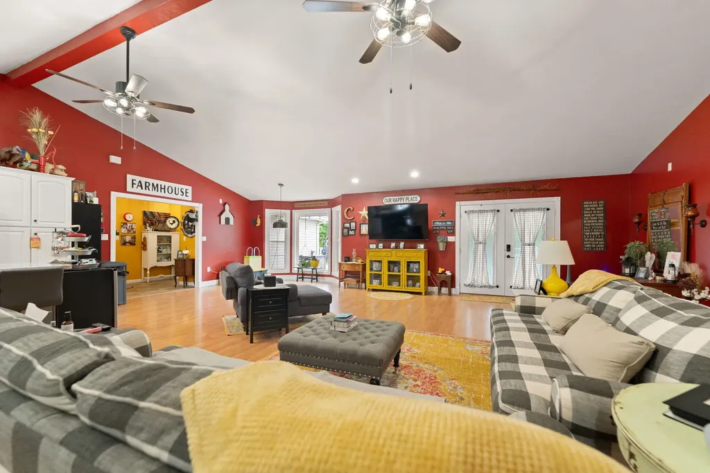 5764 E Kentucky 619 Russell Springs KY 42642