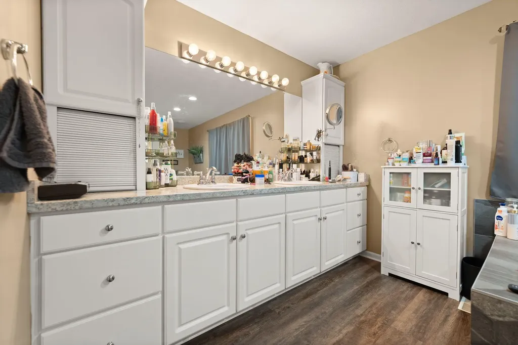 5764 E Kentucky 619 Russell Springs KY 42642