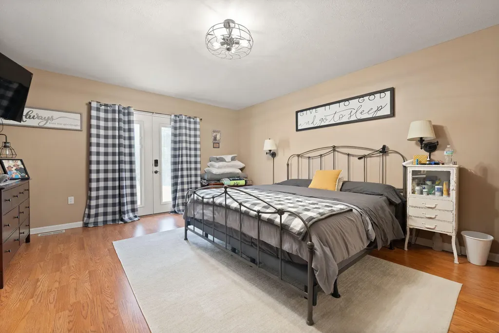 5764 E Kentucky 619 Russell Springs KY 42642