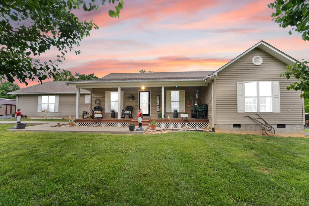 5764 E Kentucky 619 Russell Springs KY 42642