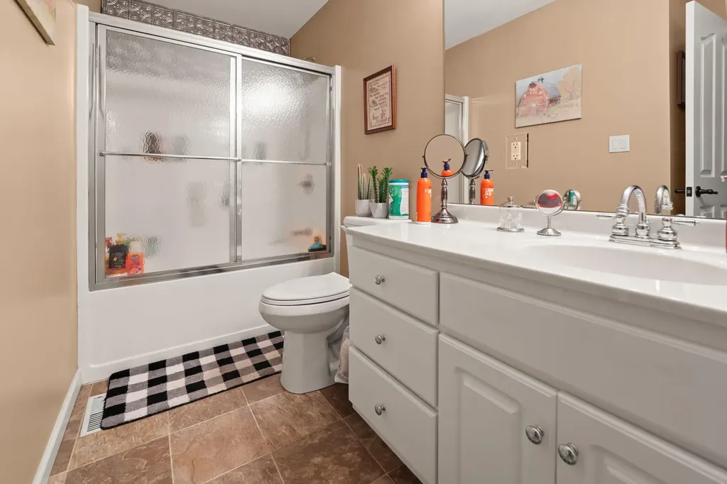 5764 E Kentucky 619 Russell Springs KY 42642