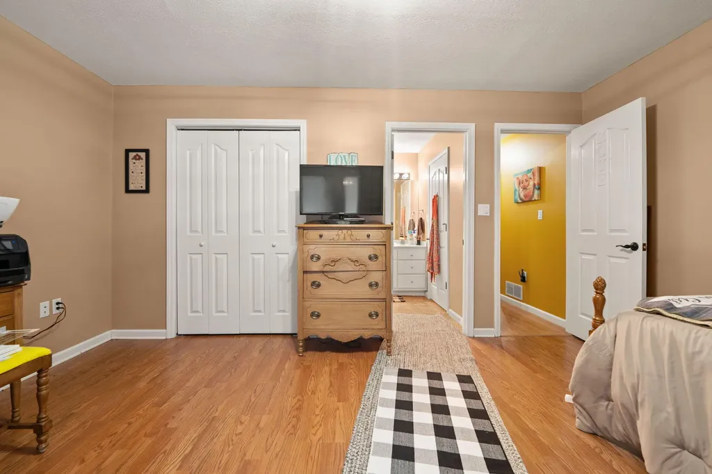 5764 E Kentucky 619 Russell Springs KY 42642