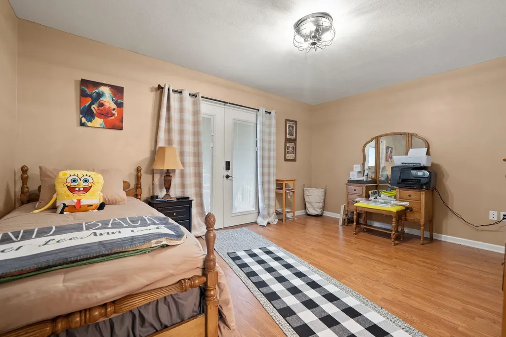 5764 E Kentucky 619 Russell Springs KY 42642