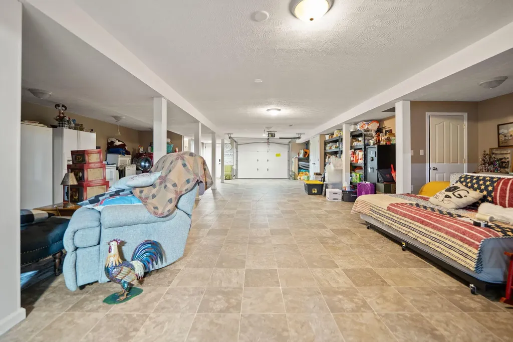 5764 E Kentucky 619 Russell Springs KY 42642