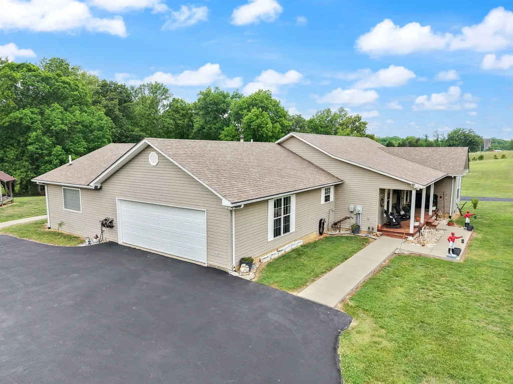 5764 E Kentucky 619 Russell Springs KY 42642