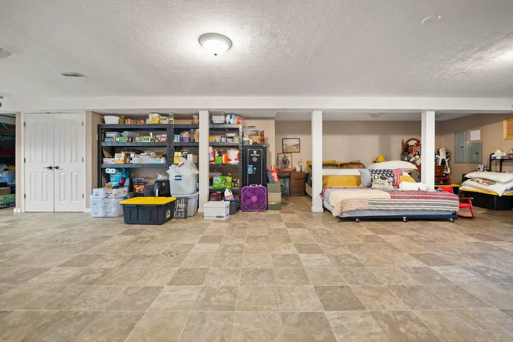 5764 E Kentucky 619 Russell Springs KY 42642