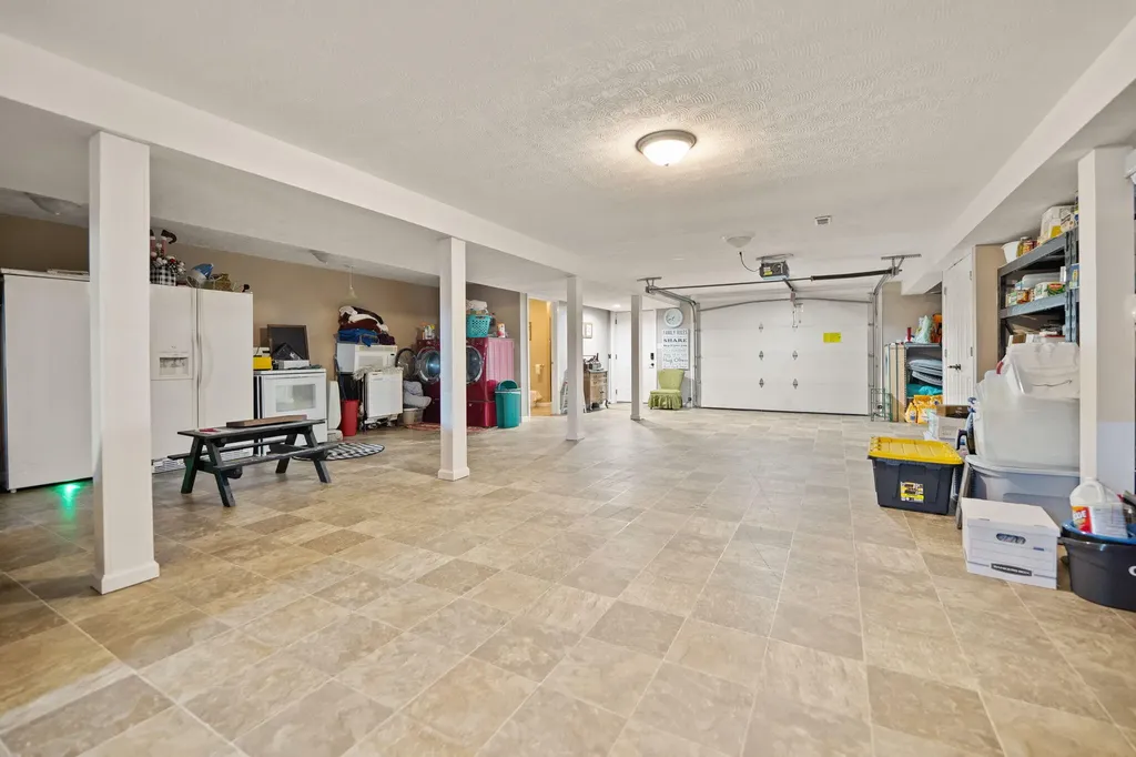 5764 E Kentucky 619 Russell Springs KY 42642