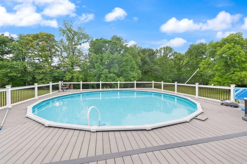 5764 E Kentucky 619 Russell Springs KY 42642