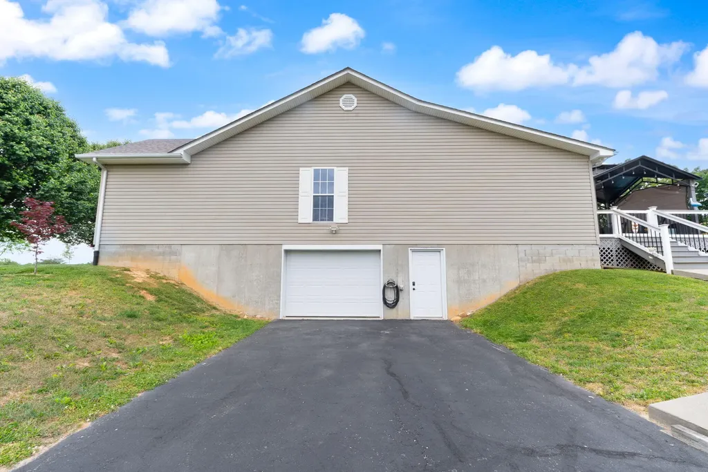 5764 E Kentucky 619 Russell Springs KY 42642