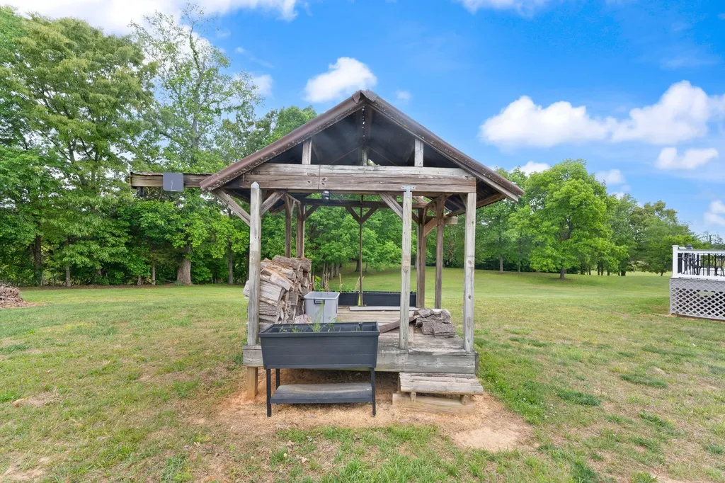 5764 E Kentucky 619 Russell Springs KY 42642