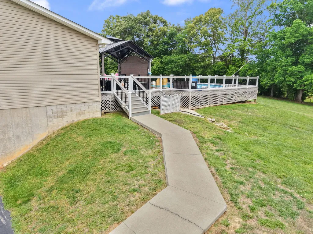 5764 E Kentucky 619 Russell Springs KY 42642