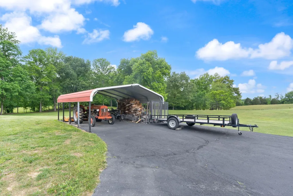 5764 E Kentucky 619 Russell Springs KY 42642