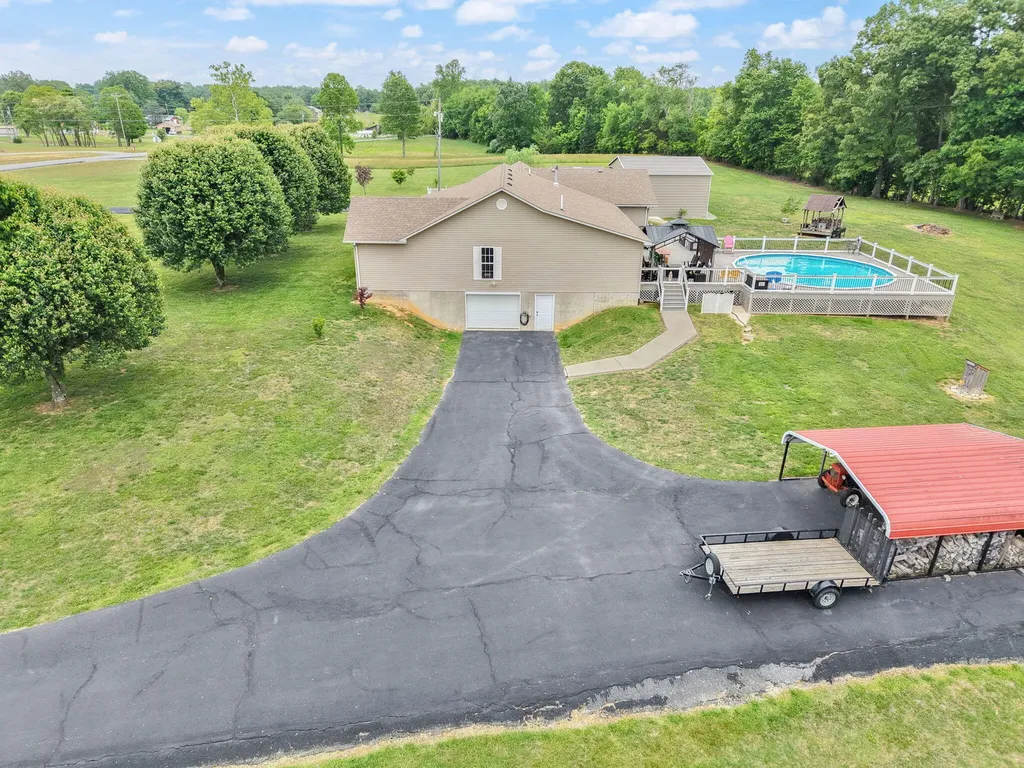 5764 E Kentucky 619 Russell Springs KY 42642