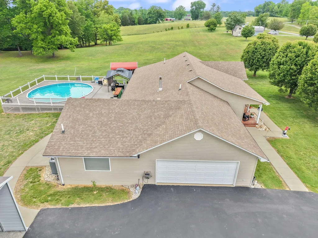 5764 E Kentucky 619 Russell Springs KY 42642