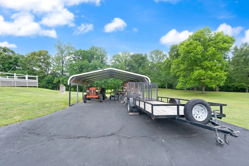 5764 E Kentucky 619 Russell Springs KY 42642