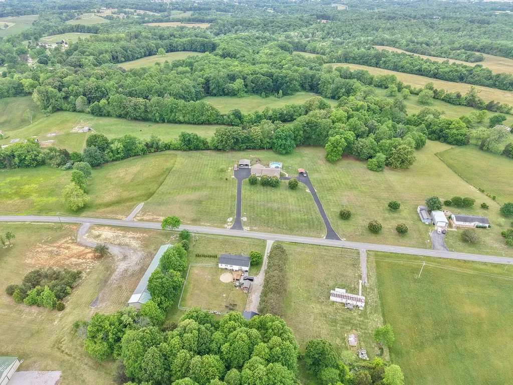 5764 E Kentucky 619 Russell Springs KY 42642