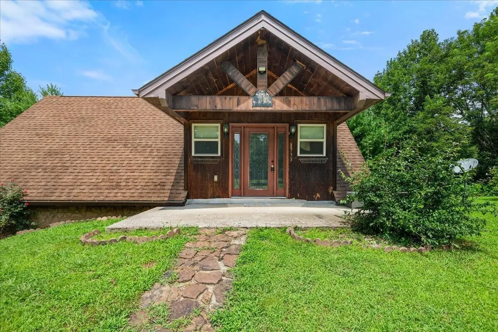 1733 Beulah Heights Road Whitley City KY 42653