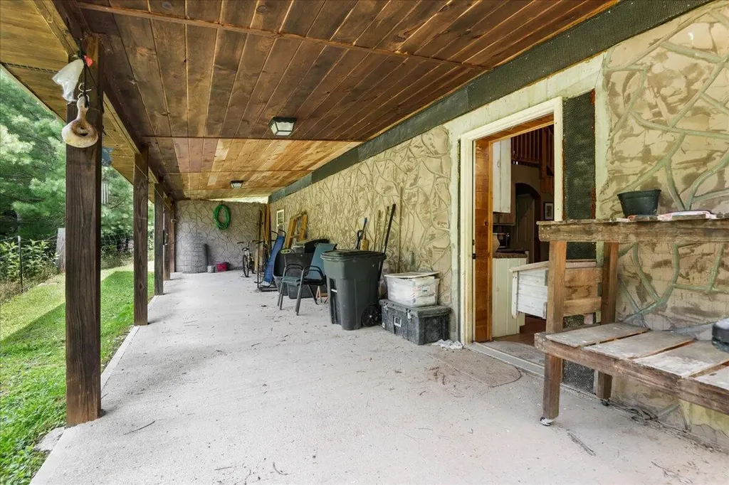 1733 Beulah Heights Road Whitley City KY 42653