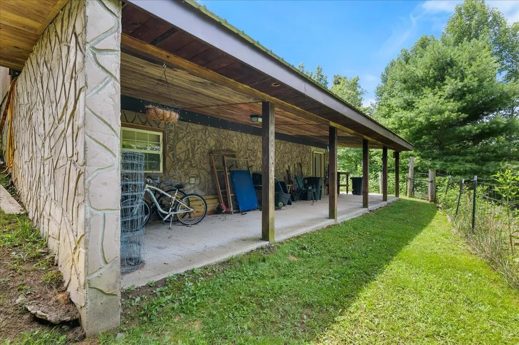 1733 Beulah Heights Road Whitley City KY 42653