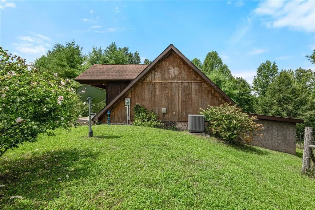 1733 Beulah Heights Road Whitley City KY 42653