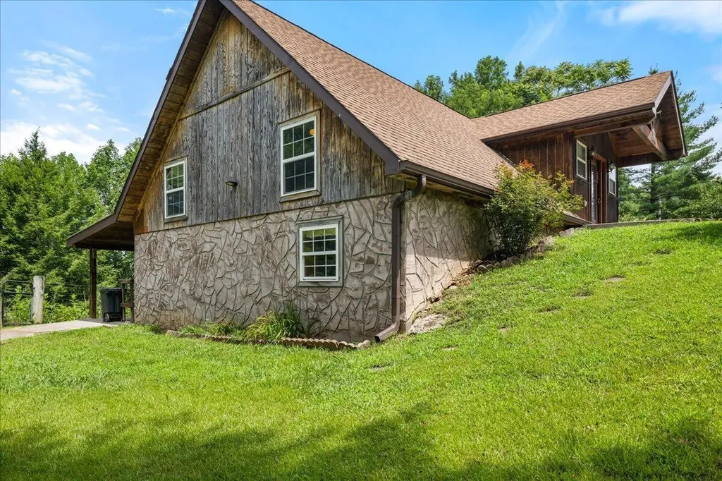 1733 Beulah Heights Road Whitley City KY 42653