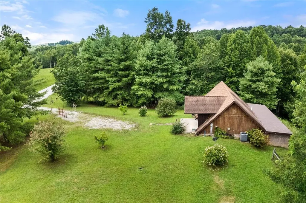 1733 Beulah Heights Road Whitley City KY 42653